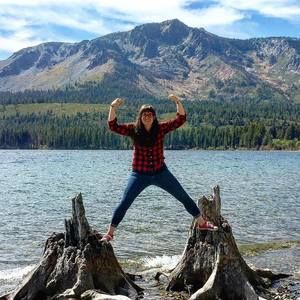 Meet your Posher, Lara